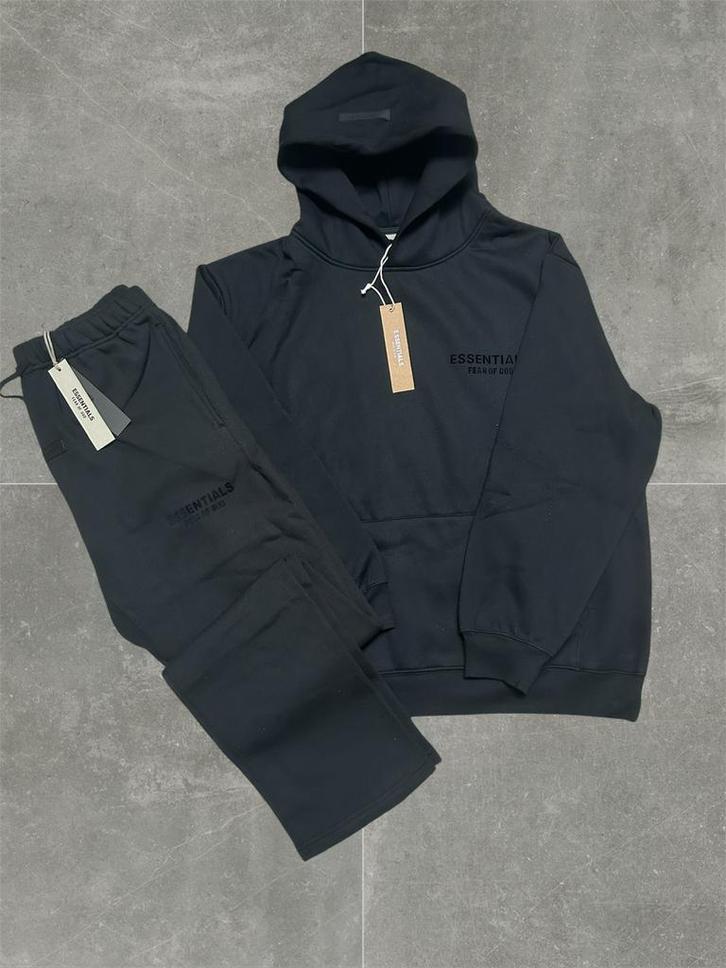 Essentials trainingspak zwart M, Kleding | Heren, Heren-kledingpakketten, Zo goed als nieuw, Maat 48/50 (M), Ophalen of Verzenden