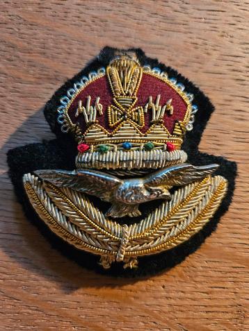 Royal Air Force cap badge, Enlèvement ou Envoi