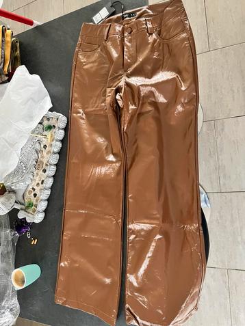 Camelbroek glanzend kunstleer T42 nieuw beschikbaar voor biedingen