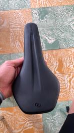 Syncors belcarra 130mm road mtb zadel, Fietsen en Brommers, Ophalen of Verzenden, Zo goed als nieuw, Zadel