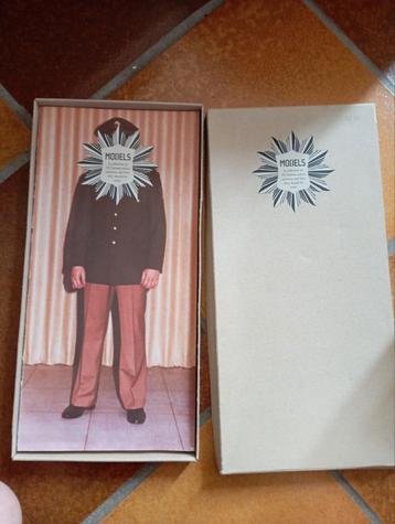646) Models / Erik Kessels 132 uniformen .( 800 exemplaren) beschikbaar voor biedingen