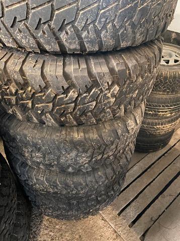 Jeep grand Cherokee mangels met banden beschikbaar voor biedingen