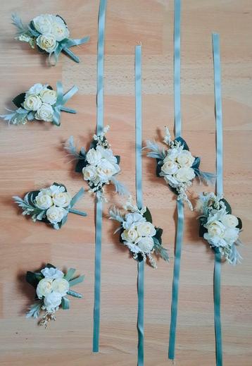Accessoires: 4 armbanden en 4 corsages - NIEUW! beschikbaar voor biedingen