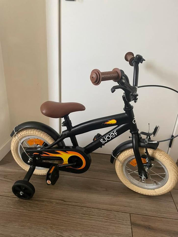 SJOEF Cruise Jongensfiets 12 inch - Mat Zwart, Fietsen en Brommers, Fietsen | Kinderfietsjes, Zo goed als nieuw, Zijwieltjes, Ophalen