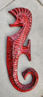 Hippocampe en terre cuite émaillée. 44,5 cm de haut., Antiquités & Art, Enlèvement ou Envoi