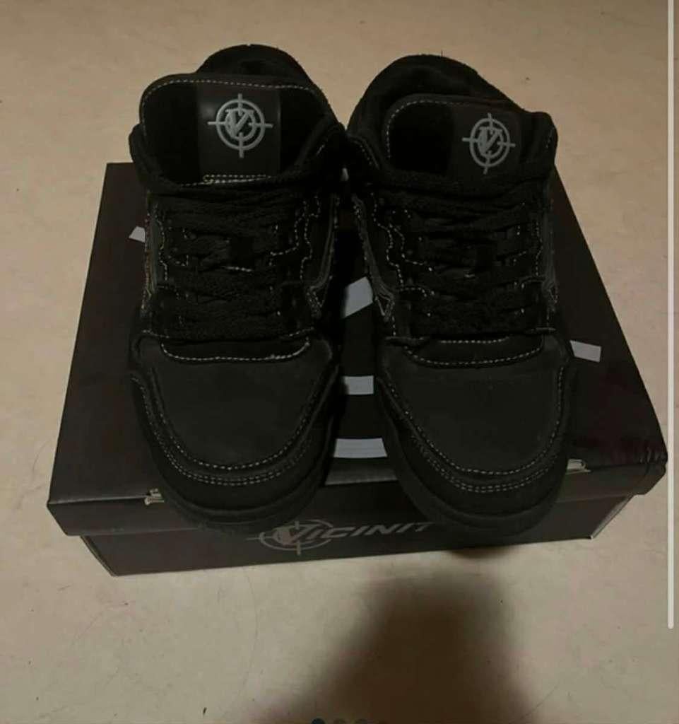 Chaussure Vicinity  (pointure 39) Mixte, Kleding | Dames, Schoenen, Zo goed als nieuw, Sneakers, Zwart, Ophalen