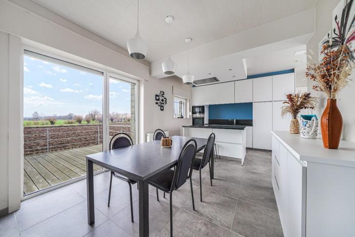 Jolie maison 3 façades avec 3 chambres et 2 garages, Immo, Huizen en Appartementen te koop, Provincie Henegouwen, 500 tot 1000 m²