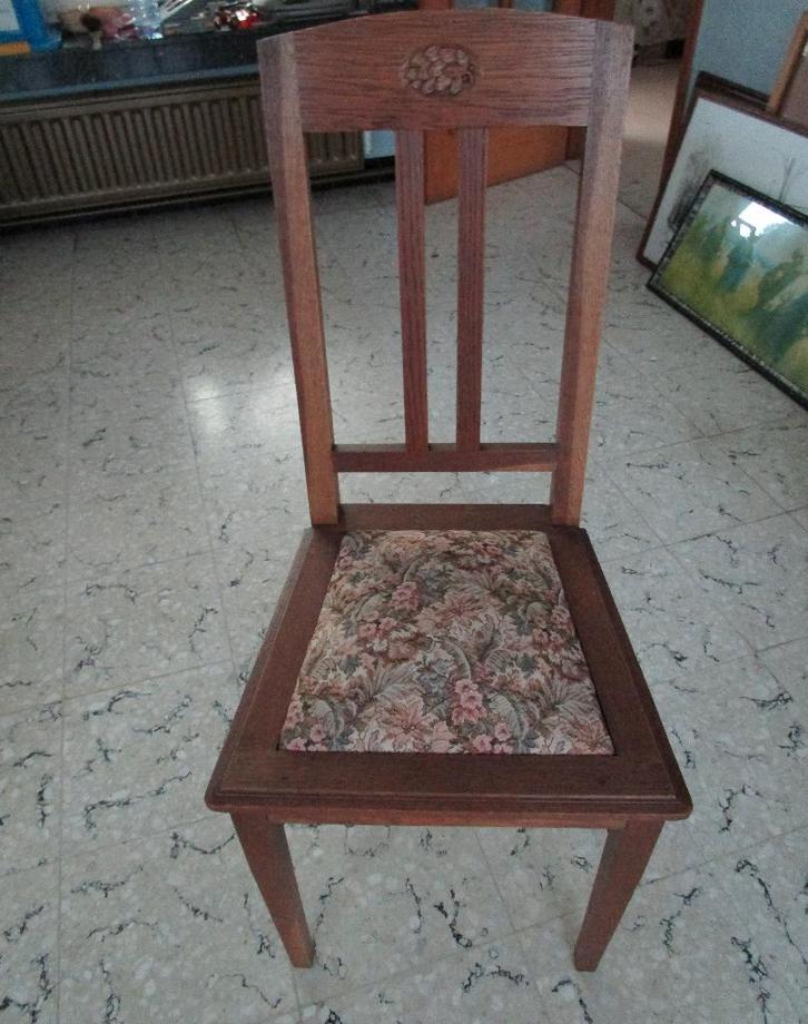 2 oude stoelen, Huis en Inrichting, Stoelen, Zo goed als nieuw, Hout, Stof, Bruin, Ophalen