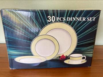 Vintage 30 delig servies beschikbaar voor biedingen