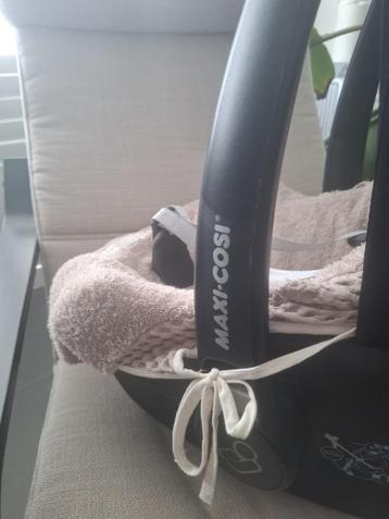 Maxi cosi met hoes koeka beschikbaar voor biedingen