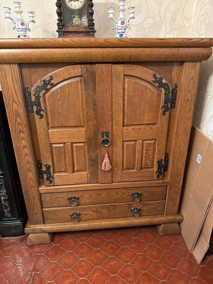Armoire rustique en bois massif, Antiek en Kunst, Antiek | Meubels | Kasten, Ophalen