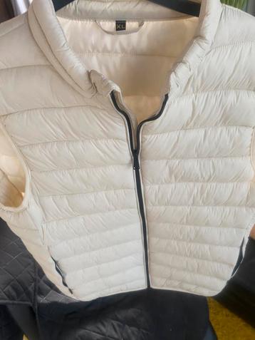 Bodywarmer wit beschikbaar voor biedingen