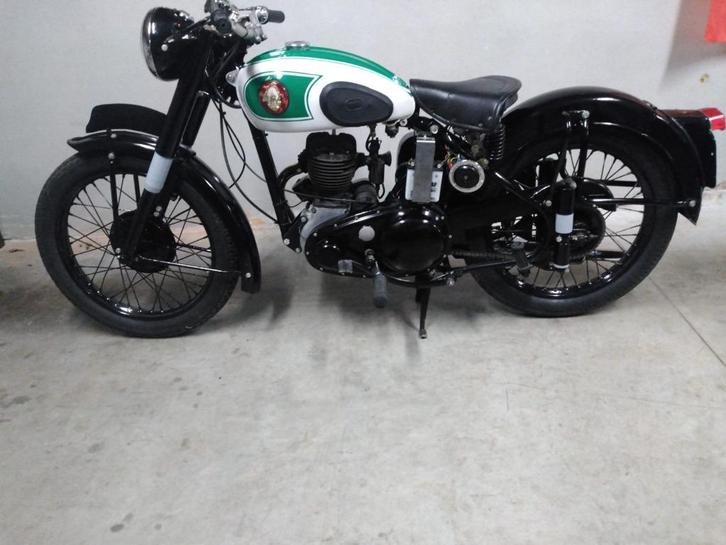 BSA - 250 viertakt en BSA Bantam D7 175cc 2 takt, Motoren, Motoren | Oldtimers, Overig, 11 kW of minder, 1 cilinder, Ophalen