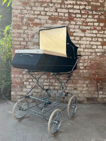Vintage/retro design kinderkoets/kinderwagen beschikbaar voor biedingen