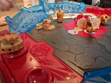 bakugan arena inclusief kaarten en bakugans beschikbaar voor biedingen