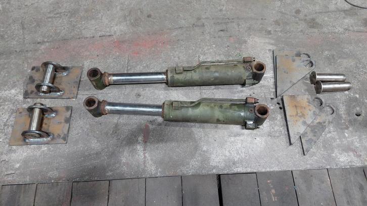 2 hydraulische dubbelwerkende cilinders compleet met steunen, Doe-het-zelf en Bouw, Gereedschap | Machine-onderdelen en Toebehoren