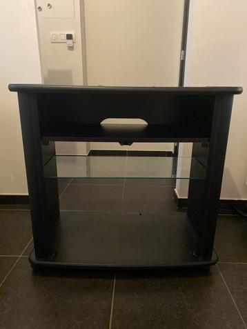Gebruikte tv-meubel zonder krassen. beschikbaar voor biedingen