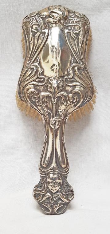 Art Nouveau zilveren haarborstel. beschikbaar voor biedingen
