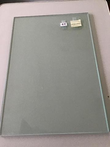 glazen legbord van 56 cm op 38,5 cm en vele andere... beschikbaar voor biedingen