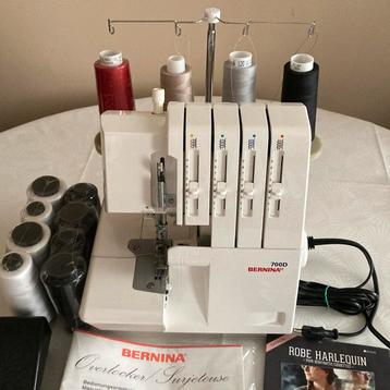 Surjeteuse Bernina 700 D Overlocker + 12 bobines, Enlèvement, Comme neuf, Surjeteuse, Bernina