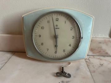 Vintage Junghans wandklok jaren 50-60 beschikbaar voor biedingen