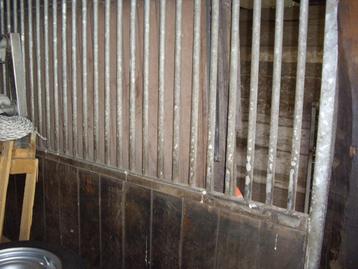 Te Koop ; Tussenwand voor paardenstallen beschikbaar voor biedingen