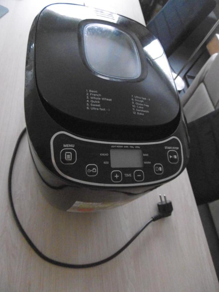 Domo broodbakmachine, Elektronische apparatuur, Broodbakmachines, Gebruikt, Met timer, 800 tot 1200 gram deeg, Kijkvenster, Meer dan 10 programma's