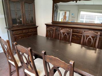 Eettafel met bijhorende stoelen (6) - goede staat. beschikbaar voor biedingen