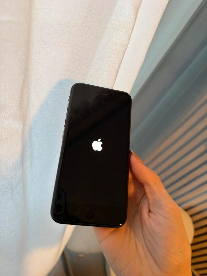 Iphone se 2020, Telecommunicatie, Mobiele telefoons | Apple iPhone, Gebruikt, 128 GB, Zonder abonnement, Zonder simlock, iPhone SE (2020)