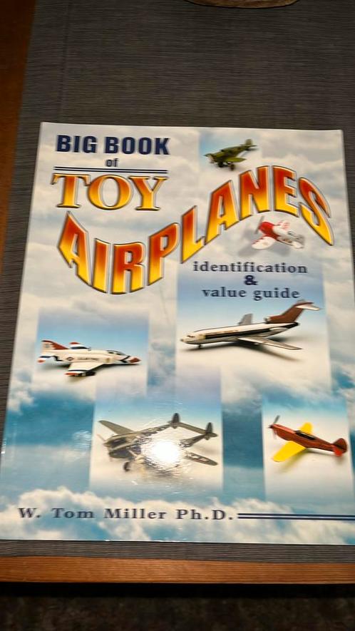 Toy Airplanes, Boeken, Hobby en Vrije tijd, Zo goed als nieuw, Ophalen of Verzenden