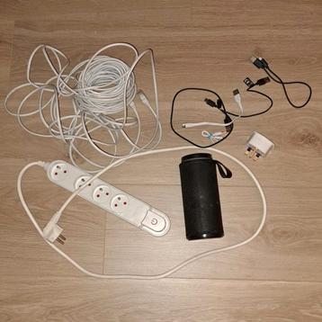 Lot kabels, speaker, stekker  beschikbaar voor biedingen