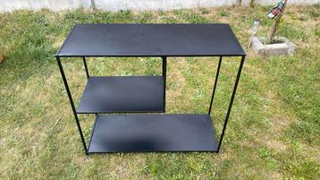 Metalen wandkast – €10 beschikbaar voor biedingen