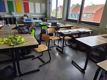 schoolbanken beschikbaar voor biedingen