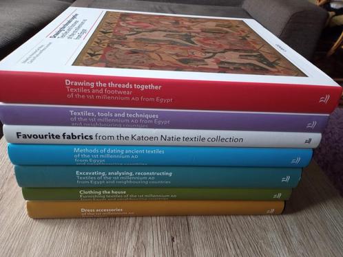 Antoine de Moor archéologie textiles 7 livres en anglais, Livres, Science, Comme neuf, Autres sciences, Enlèvement ou Envoi