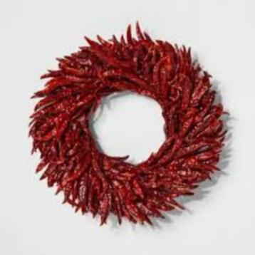 Krans van gedroogde rode pepers beschikbaar voor biedingen