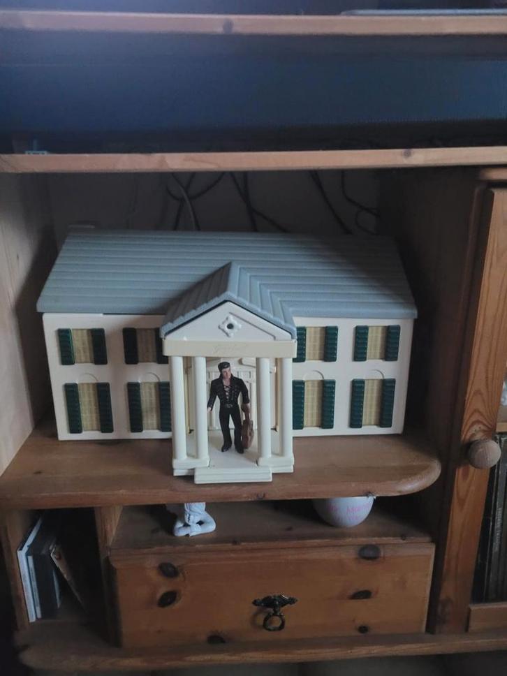 Maison D'Elvis Presley, Verzamelen, Muziek, Artiesten en Beroemdheden, Zo goed als nieuw, Ophalen
