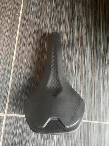 Zadel selle italia model y 145 mm beschikbaar voor biedingen