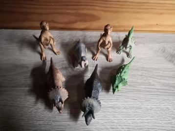 klein lotje 7 dino figuurtjes  beschikbaar voor biedingen