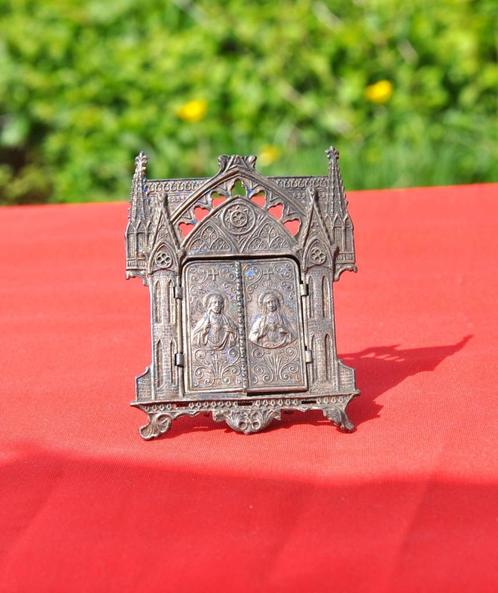 petite chapelle en métal intérieur sainte Thérèse, Antiquités & Art, Antiquités | Objets religieux, Enlèvement ou Envoi