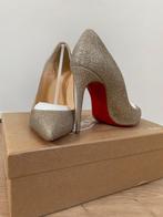 Louboutin - maat 35.5, Kleding | Dames, Schoenen, Ophalen, Pumps, Zo goed als nieuw, Grijs