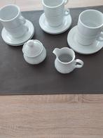 6 witte porseleinen koffie tassen + ondertassen + melkpotj j, Huis en Inrichting, Keuken | Servies, Zo goed als nieuw, Ophalen