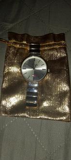 Licht en stijlvol zilveren horloge., Handtassen en Accessoires, Toilettassen, Ophalen of Verzenden, Zo goed als nieuw