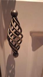 Handgrepen landelijke keuken, Ophalen