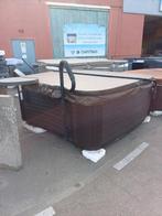 Jacuzzi gratis geleverd geplaatst, Ophalen of Verzenden, Zo goed als nieuw