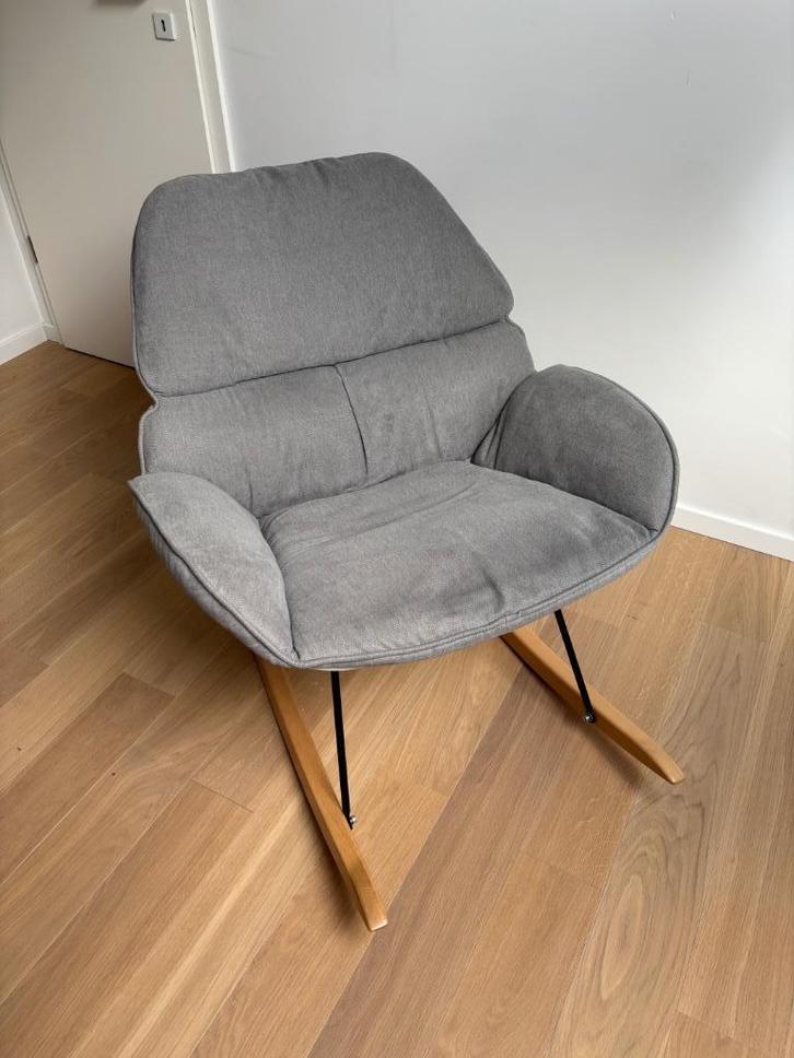 Fauteuil à bascule design gris et blanc – très bon état, Huis en Inrichting, Fauteuils, Zo goed als nieuw, Ophalen