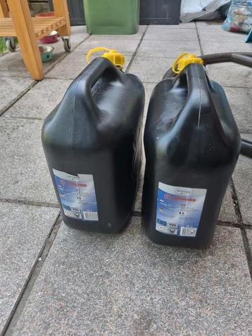 Brandstof tubes 10l. 10 euro voor de twee. beschikbaar voor biedingen