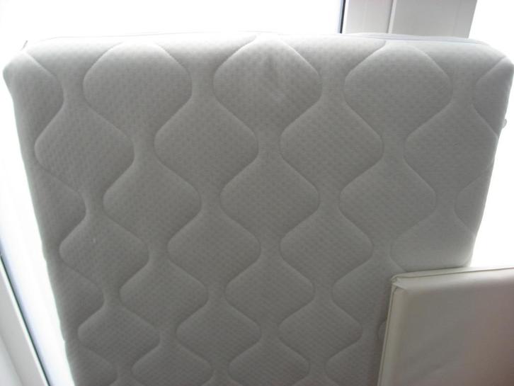 Waterdichte Matrasbeschermer en Matras 60 x 120 cm, Diversen, Rommelmarktspullen, Nieuw, Ophalen