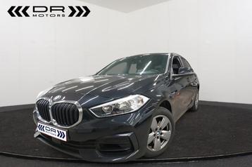 BMW 118 iA ADVANTAGE - NAVI - LEDER - PANODAK beschikbaar voor biedingen