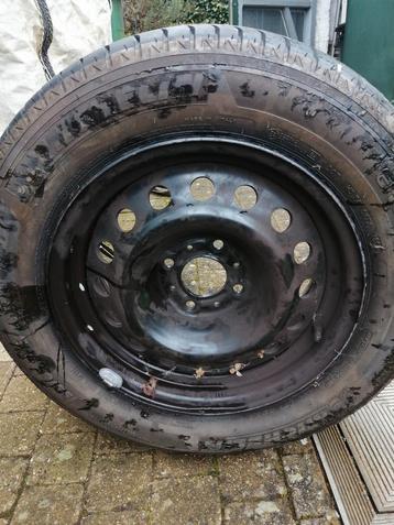 1 pneu de voiture Michelin H 65 cm - L 19,5 cm 