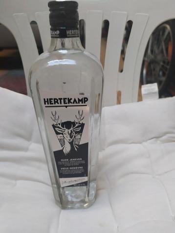 Bouteille de 1 litre de gin Hertekamp pleine et non ouverte